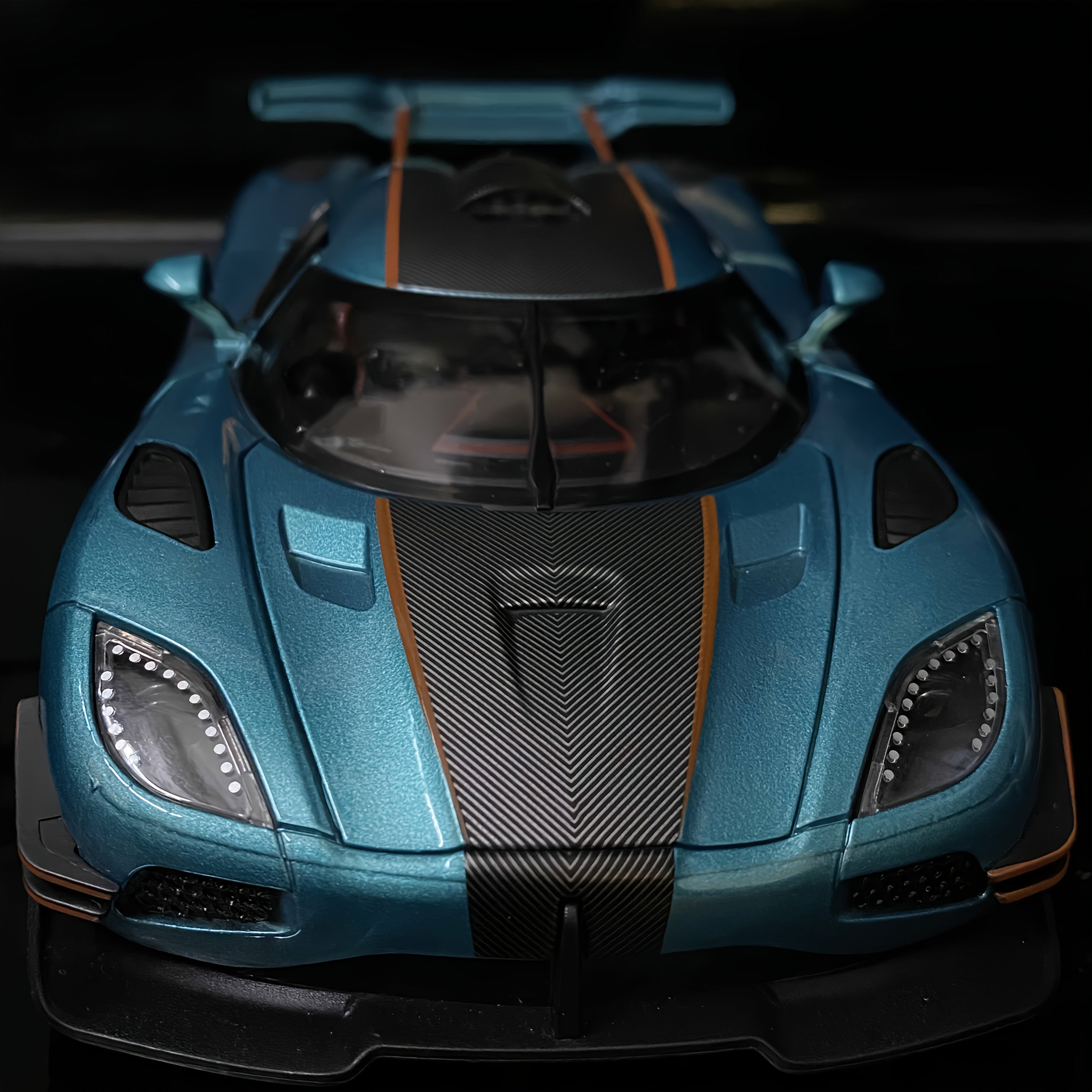 🏎️ Koenigsegg 1:24 – La Leyenda Sueca en Miniatura | Detalle y Velocidad en tus Manos